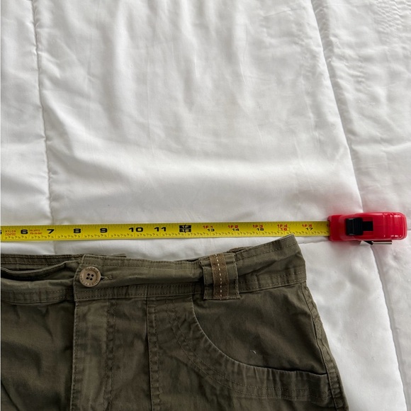 Gloria Vanderbilt Women’s Olive Army Green Cargo Shorts Size 12 Hiking Outdoors - Picture 6 of 7